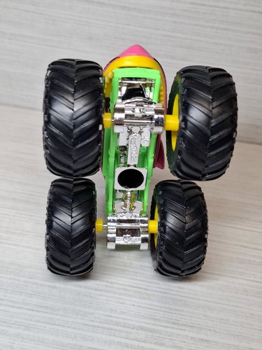 Hot Wheels Monster Trucks Color Shifters Shark Wreak Pink Green - photo 5