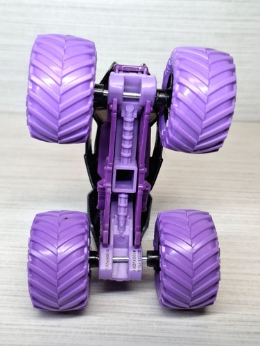 Spin Master Monster Jam Panther Marvel 1:64 Diecast Monster Truc - photo 5