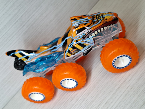 Hot Wheels Monster Trucks Power Smashers Tiger Shark Big Rig