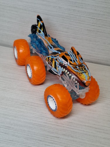 Hot Wheels Monster Trucks Power Smashers Tiger Shark Big Rig - photo 4