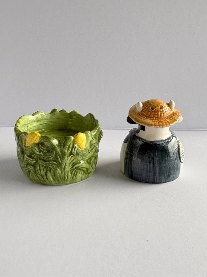 NEW Clay Art Cow Salt & Pepper Shakers Hand Painted Cornfield - photo 4
