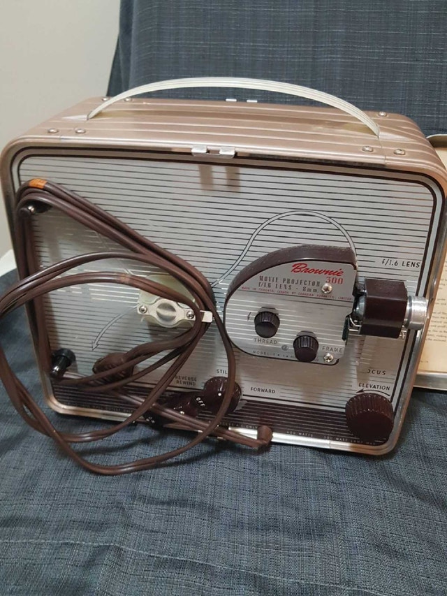 Kodak Brownie 300 Movie Projector - photo 4
