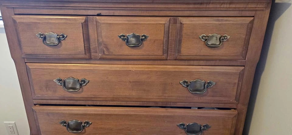 Traditional Wood Chest of Drawers