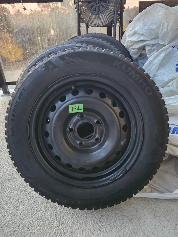 Hyundai Venue Winter Tires (185/65R15) and Rims with Sensors - photo 2