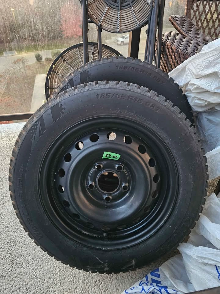 Hyundai Venue Winter Tires (185/65R15) and Rims with Sensors - photo 4