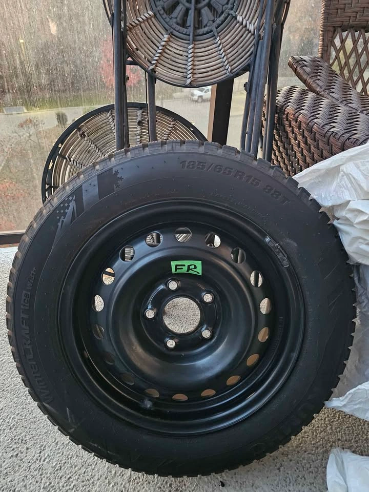 Hyundai Venue Winter Tires (185/65R15) and Rims with Sensors - photo 5
