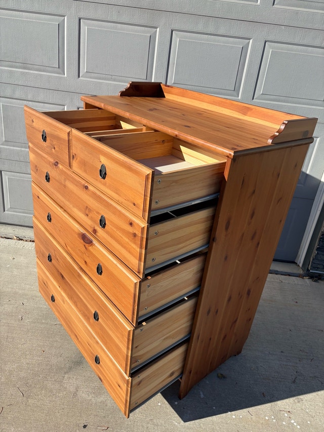 Wood dresser in good condition - photo 2