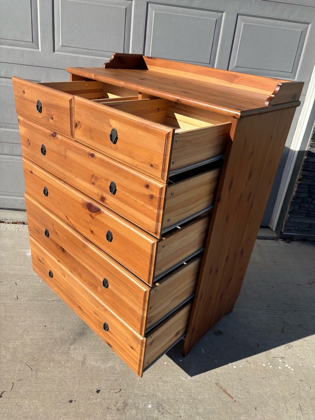 Wood dresser in good condition - photo 5
