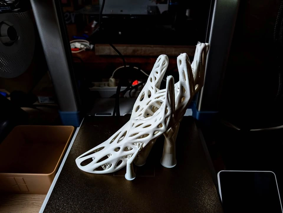 Modern Floating Wine Bottle Holder – 3D Printed Wine Rack - photo 5