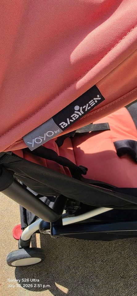 Custom BabyZen YoYo2 stroller in pink with white frame - photo 3