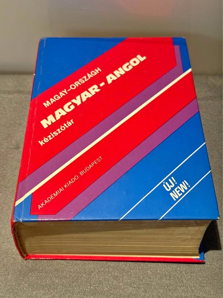 Magyar-Angol Kéziszótár (Hungarian-English Dictionary)