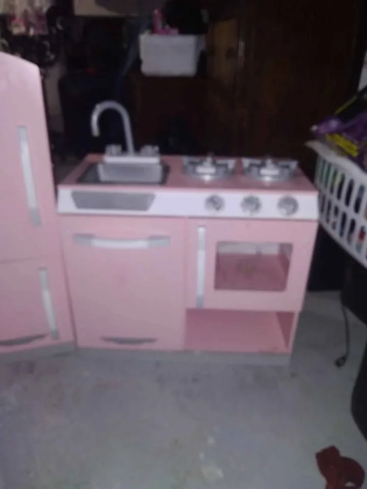 KidKraft Retro Wooden Play Kitchen & Refrigerator Set image indicator(2)