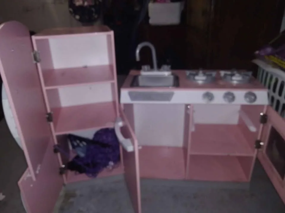 KidKraft Retro Wooden Play Kitchen & Refrigerator Set image indicator(4)