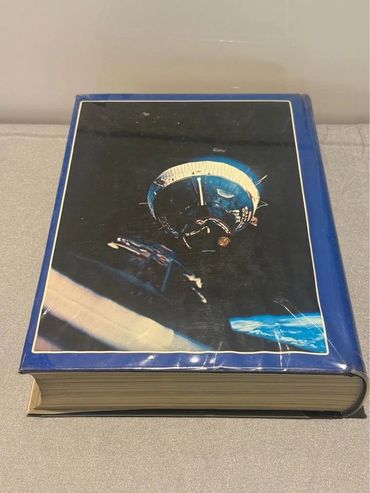 The Encyclopedia of Space (1968) - photo 2