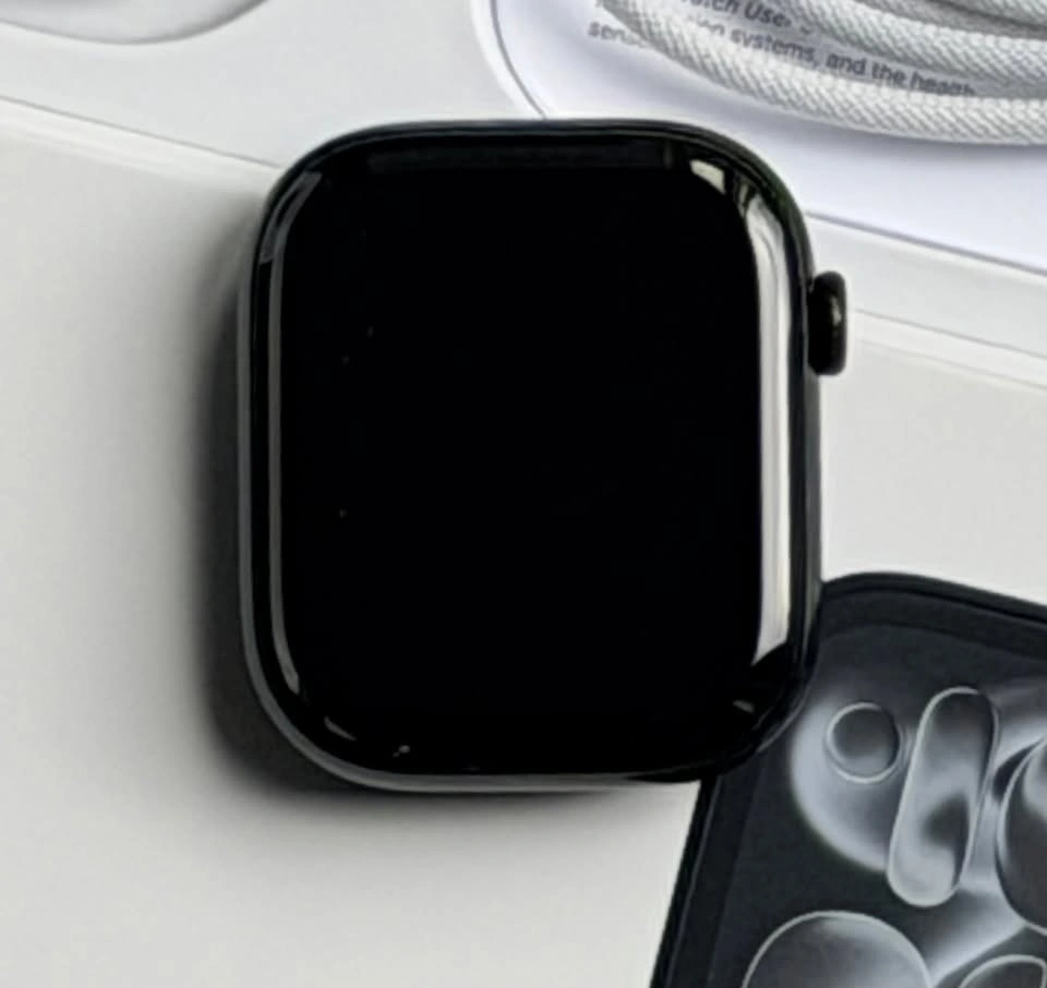 Almost New Apple Watch Series 11 46MM - Firm Price - photo 2