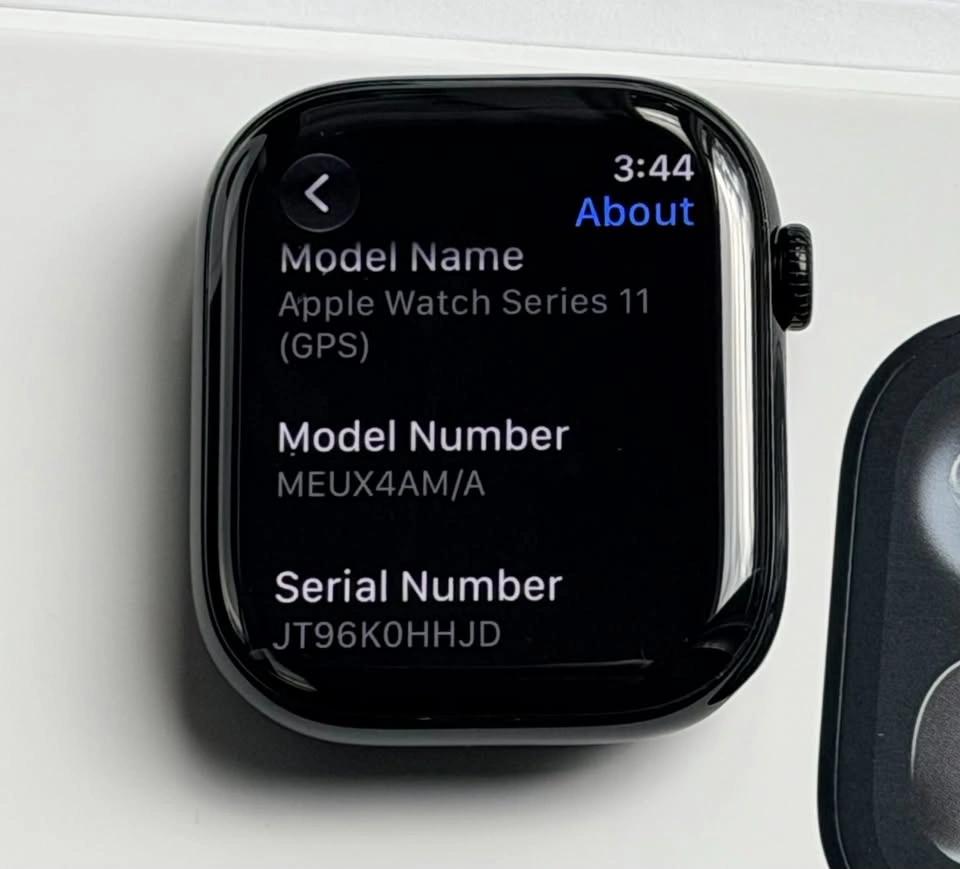 Almost New Apple Watch Series 11 46MM - Firm Price - photo 3