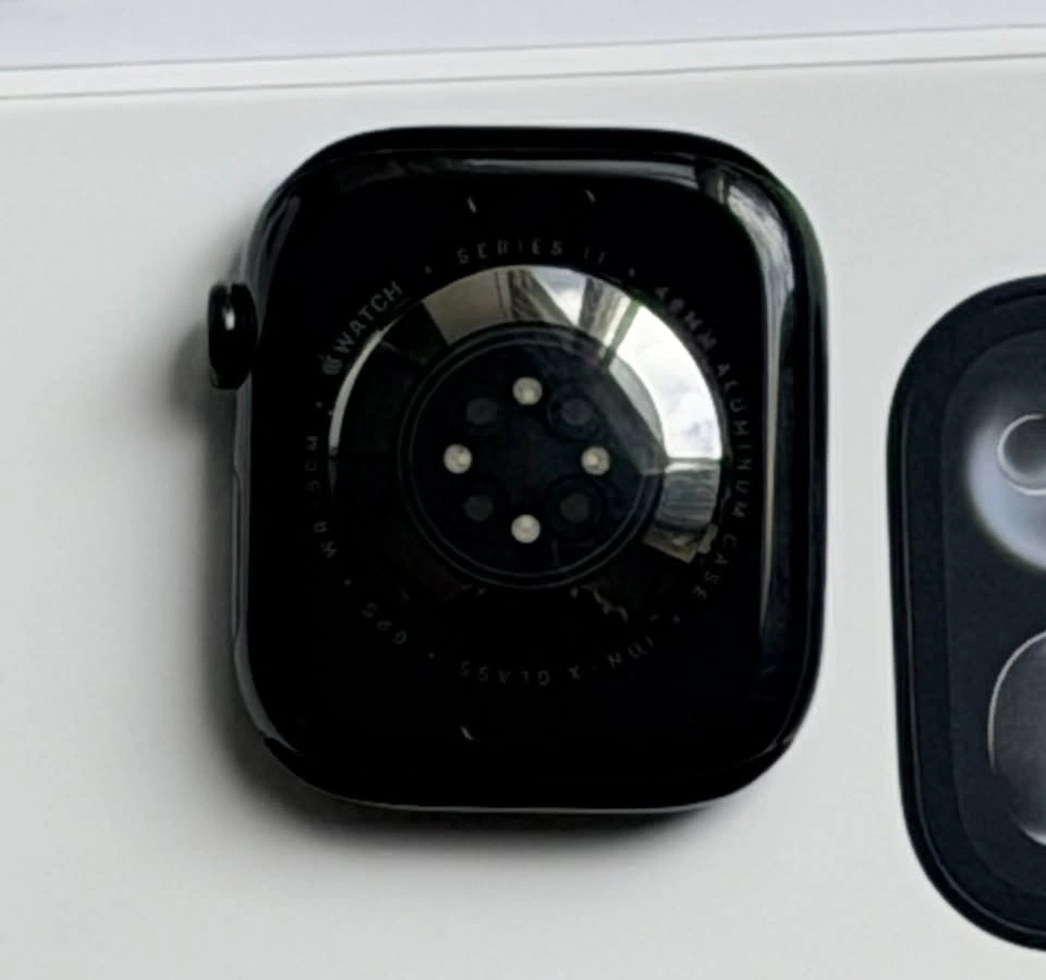 Almost New Apple Watch Series 11 46MM - Firm Price - photo 5