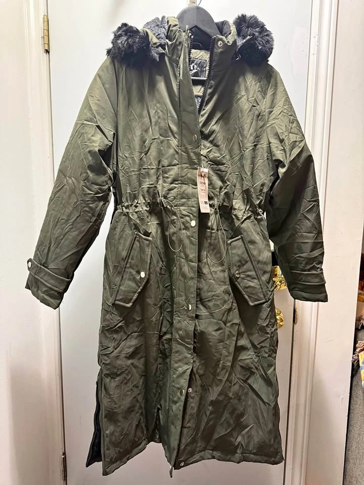 Women’s Long Winter Coat • Green • Size small