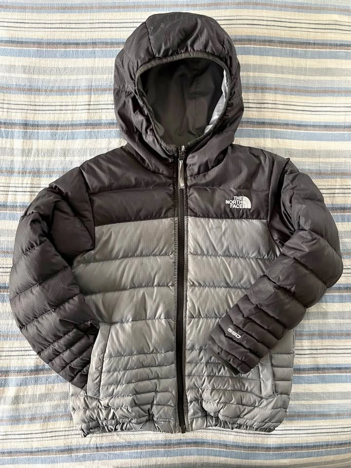 The North Face 550 Down Reversible Hooded Puffer Jacket Boys Sma