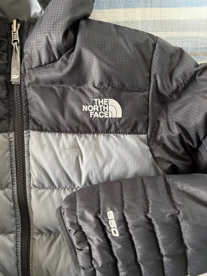 The North Face 550 Down Reversible Hooded Puffer Jacket Boys Sma - photo 2