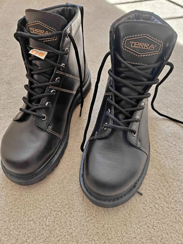 Terra Safety Boots CSA Approved Size 8.5 (Fits 9-9.5)