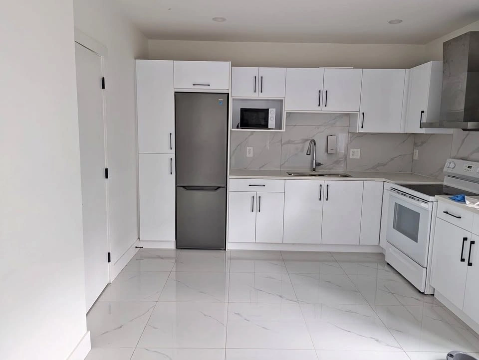 Luxury laneway home for rent — 2 bed, 2 bath near 49th & Fraser