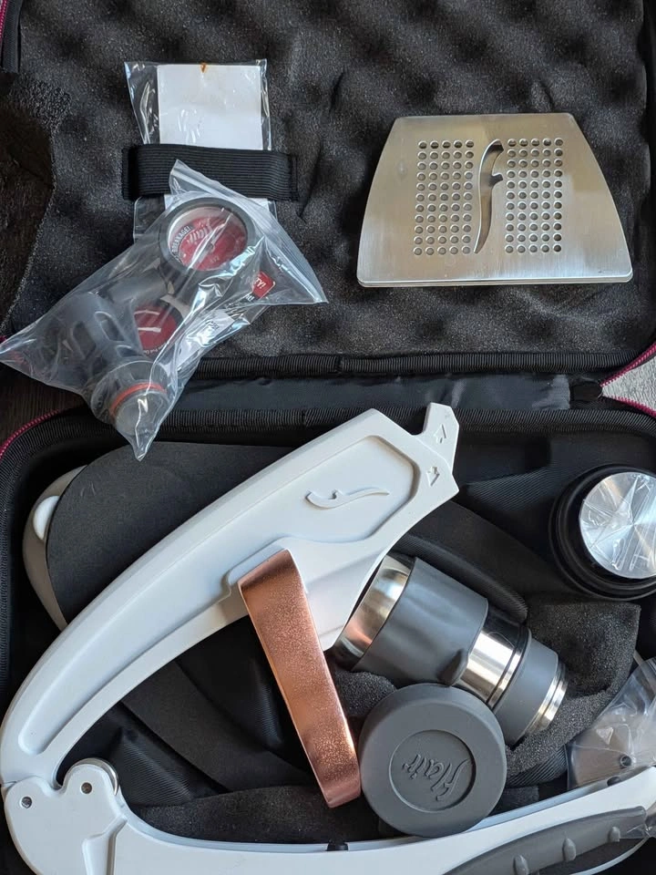 BARELY USED Flair Pro 2 Manual lever Espresso maker - photo 4