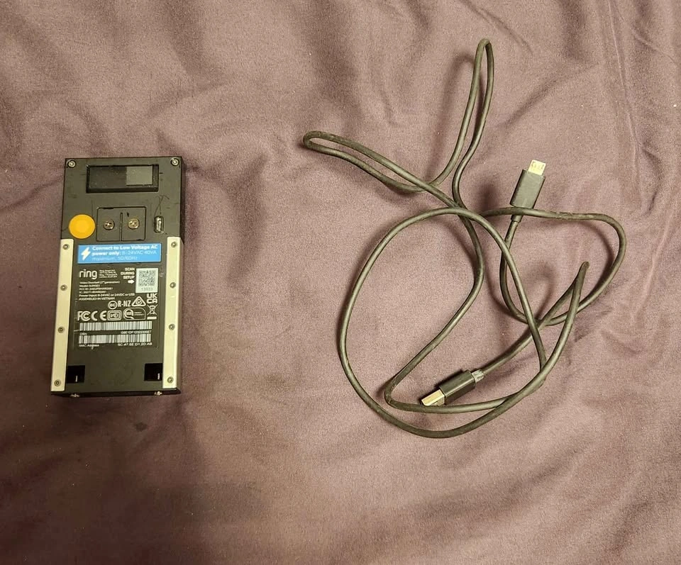 Ring Video Doorbell (2nd Generation) + charger - photo 2