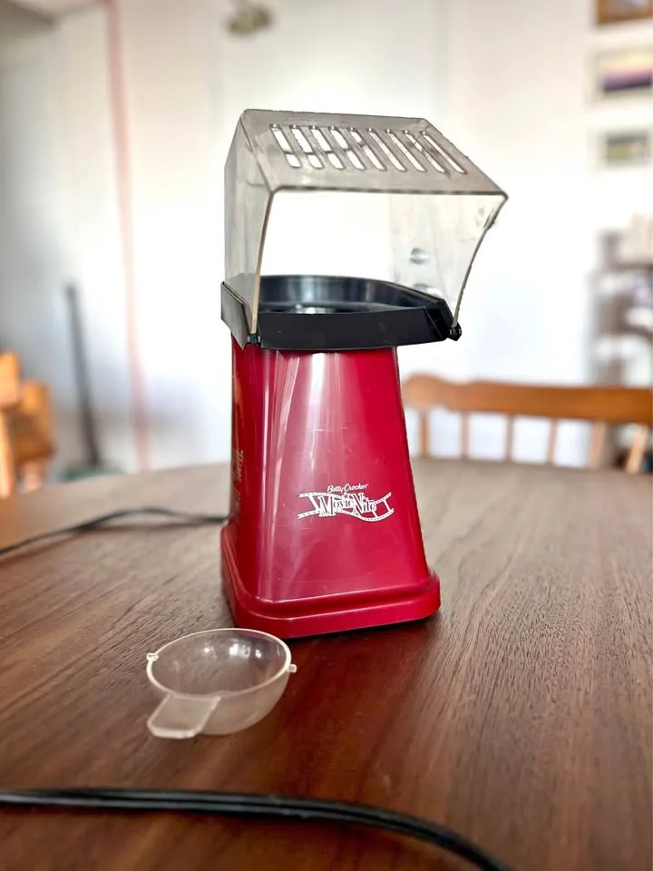 Betty Crocker Movie Nite Popcorn Maker thumbnail