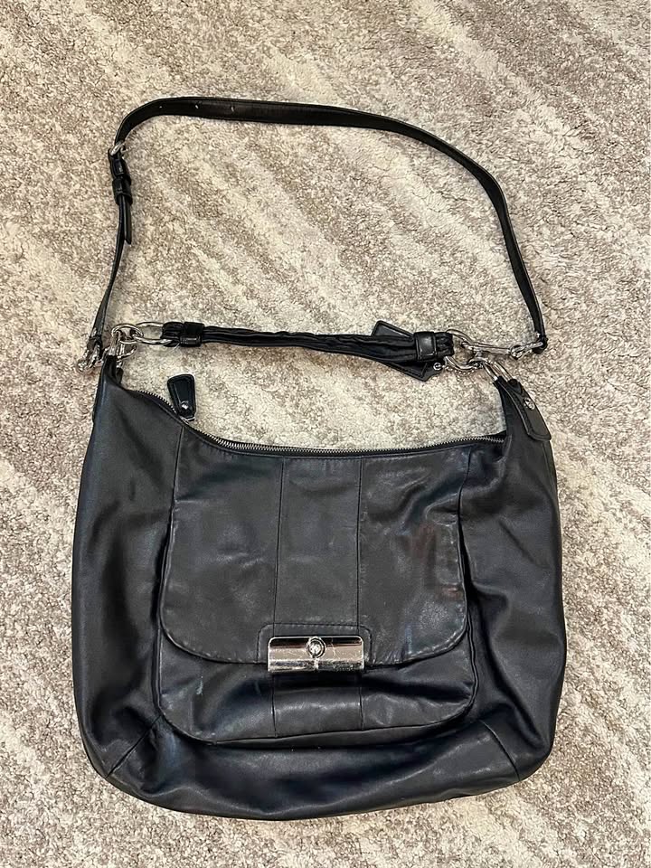 Coach Leather Purse - EUC