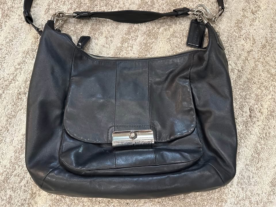 Coach Leather Purse - EUC - photo 2