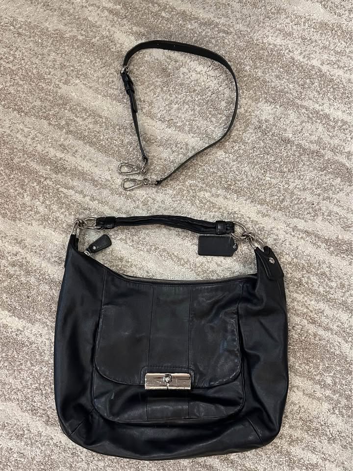 Coach Leather Purse - EUC - photo 5
