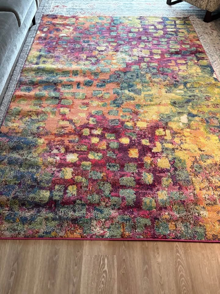 Bold Beautiful Area Rug: 6.1’ x 8’ - photo 2