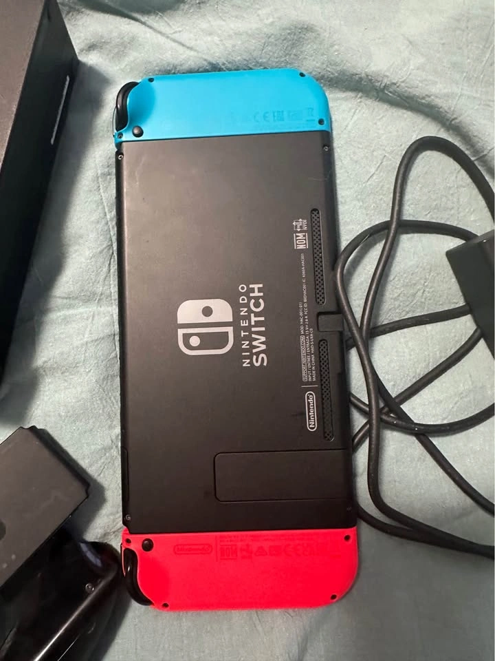 Nintendo Switch Console + Carrying Case – Great Bundle - photo 2