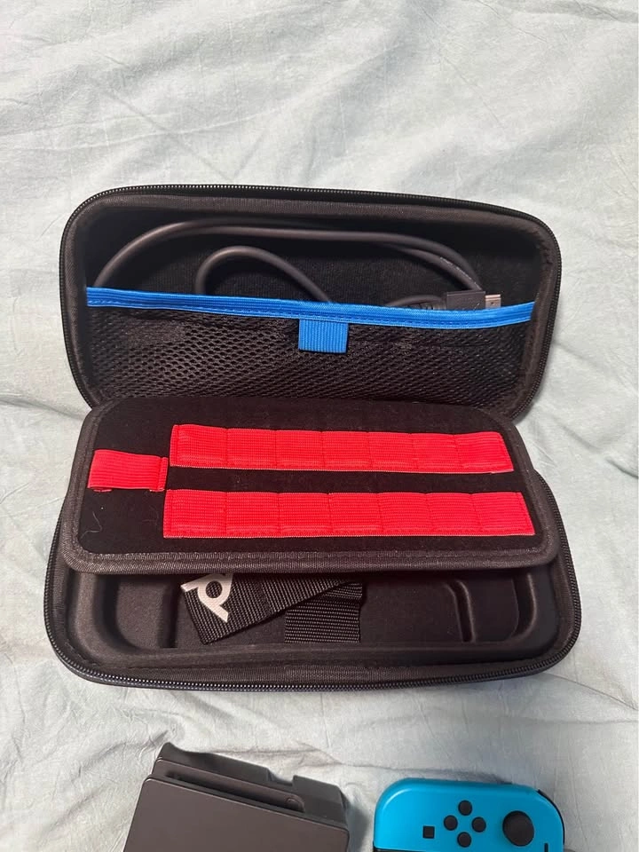 Nintendo Switch Console + Carrying Case – Great Bundle - photo 3