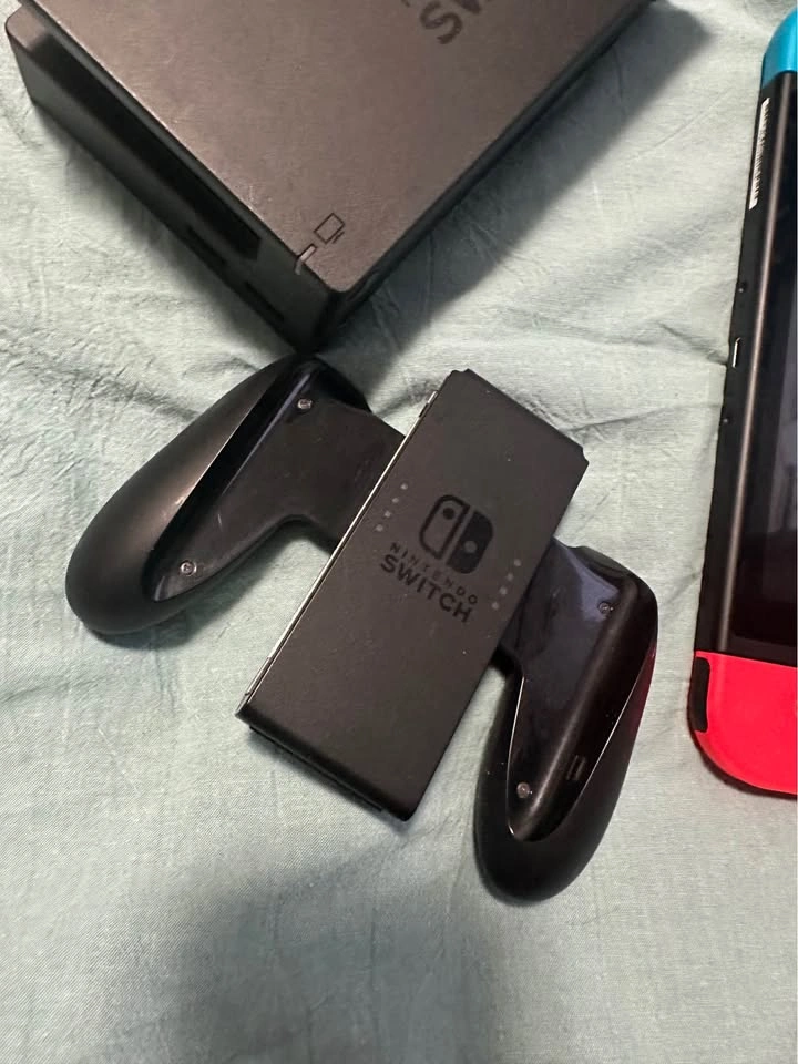 Nintendo Switch Console + Carrying Case – Great Bundle - photo 4