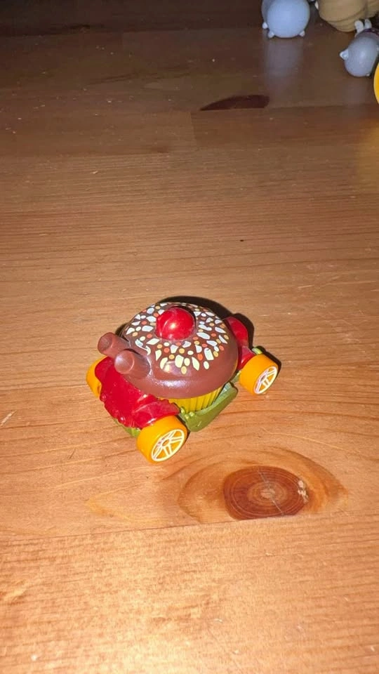 Hot Wheels Sweet Driver Cupcake Car