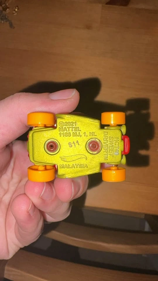 Hot Wheels Sweet Driver Cupcake Car - photo 2