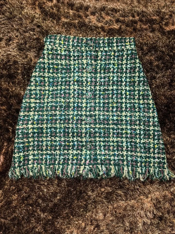 Tweed skirt waist around 66cm