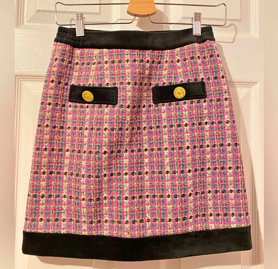 Tweed skirt in silk lining