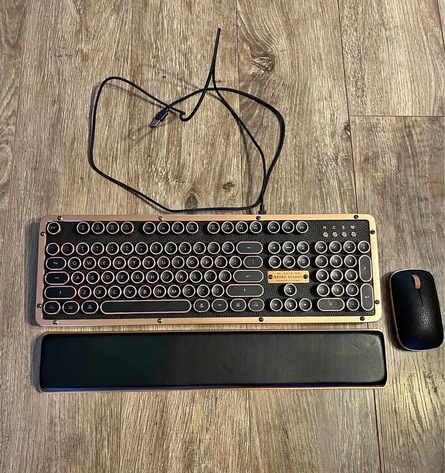 Azio Retro Classic keyboard with mouse