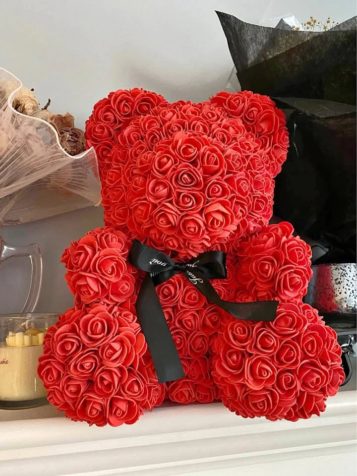La rose Flower bear