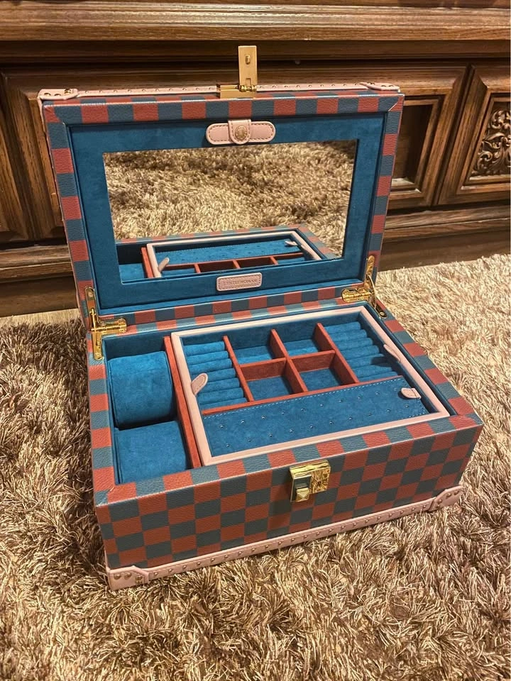 Luxury jewelry box - photo 2