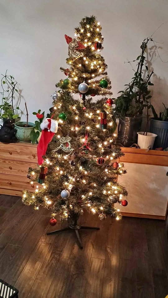 6.5ft Christmas Tree with Lights and Ornaments