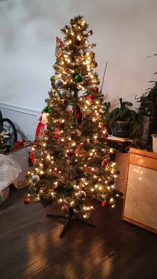 6.5ft Christmas Tree with Lights and Ornaments - photo 3