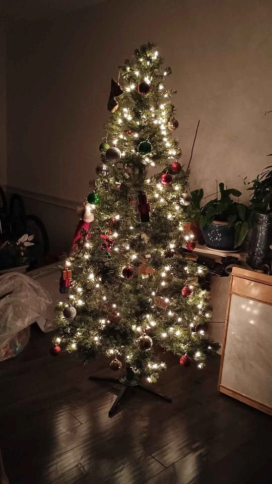 6.5ft Christmas Tree with Lights and Ornaments - photo 4
