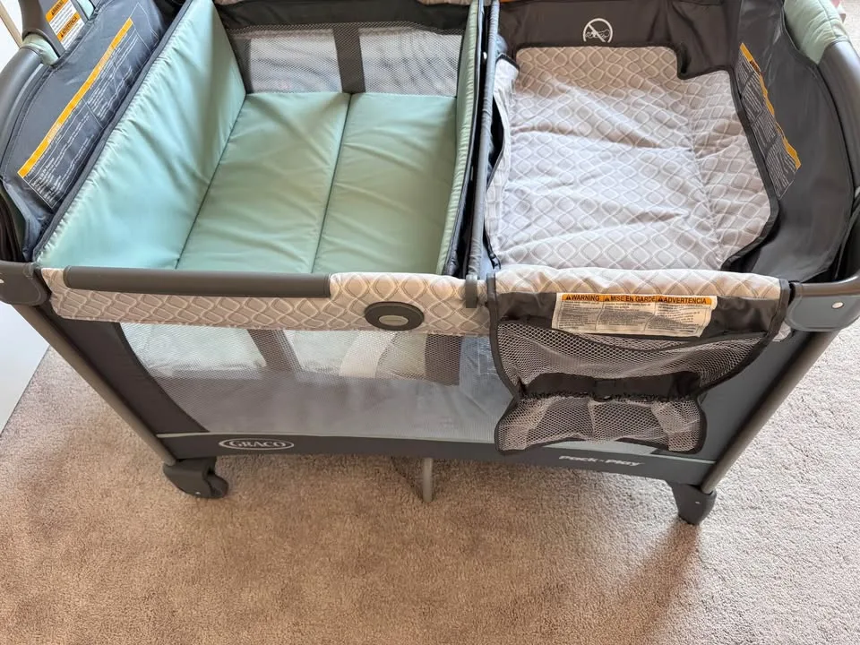 Graco Pack and Play Change 'n Carry Playard image indicator(2)