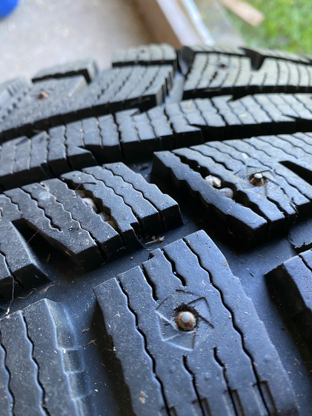 235 65 R17 Studded tires on Rims - photo 2