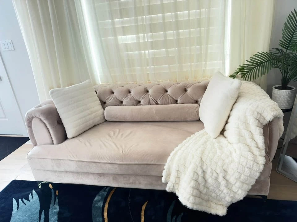 Velvet Tufted Chesterfield Sofa - photo 2