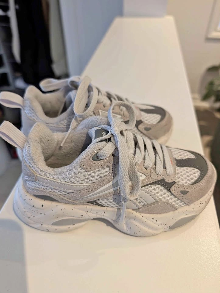 Kids Reebok Chunky Style Sneakers (Light Grey / White) - Size 11